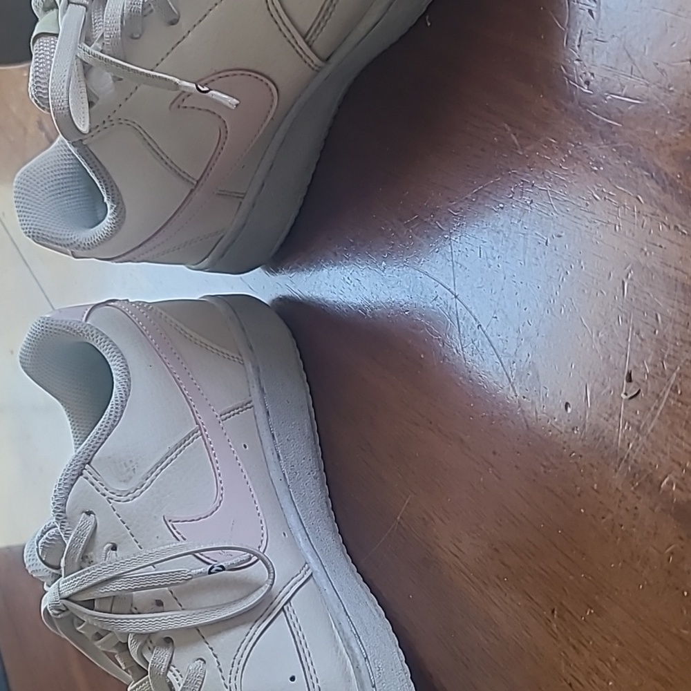 Cream and pink Nikes size 8.5 - Picture 4 of 5